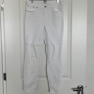 NEVER WORN! White Skinny Jeans